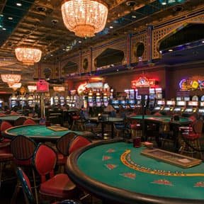 V99V Platform ၏ Sportsbook Live Casino Slots ဝန်ဆောင်မှုများ